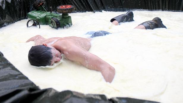 AKTIONSTAG IG MILCH "ENDE DER MILCHQUOTE" Milchbauern schlagen Alarm: "Es geht um unsere Existenz"
