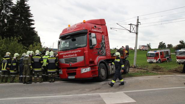 NÖ: Lkw-Fahrer nach tödlicher Zug-Kollision verurteilt