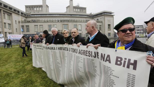 Karadzić schuldig wegen Völkermordes in Srebrenica