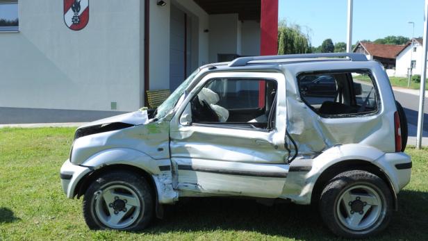 Ein Verletzter bei Unfall mit Schulbus