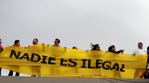 Mexiko: Menschenmauer an der Grenze gegen Trump
