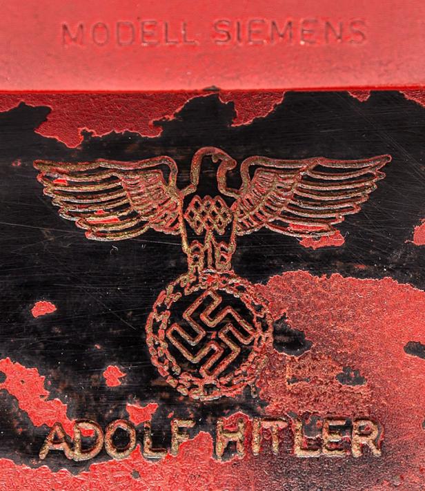 Hitlers rotes Telefon für 243.000 Dollar versteigert