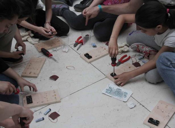 Kids bauen Rakete aus Kupferrohren