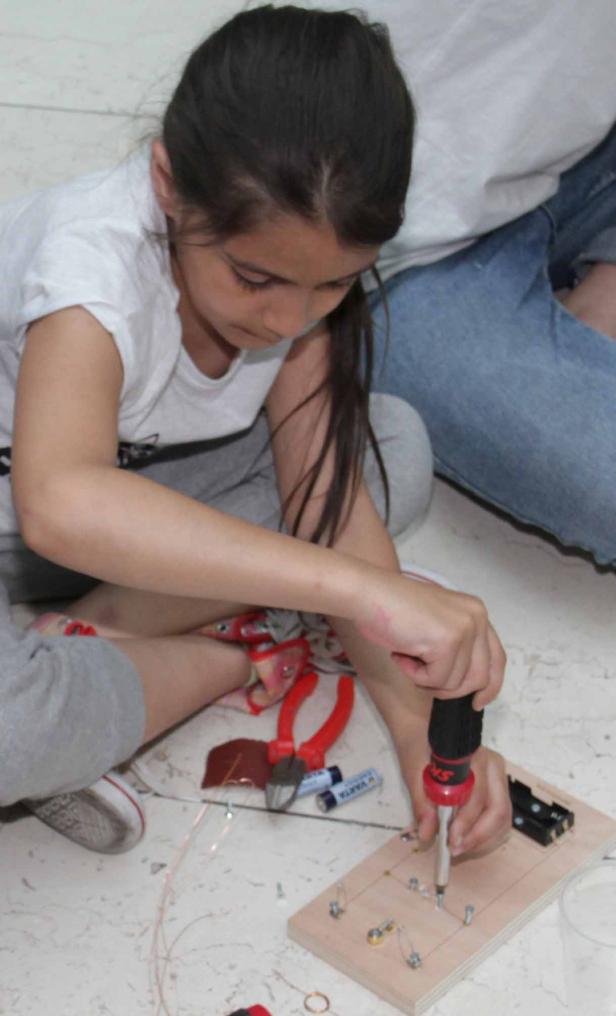 Kids bauen Rakete aus Kupferrohren