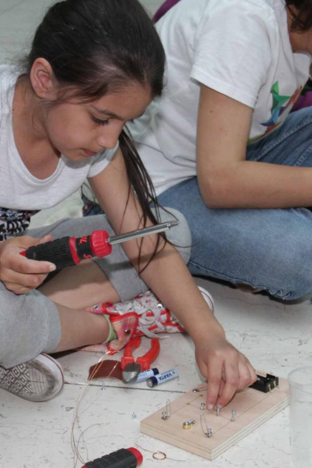 Kids bauen Rakete aus Kupferrohren