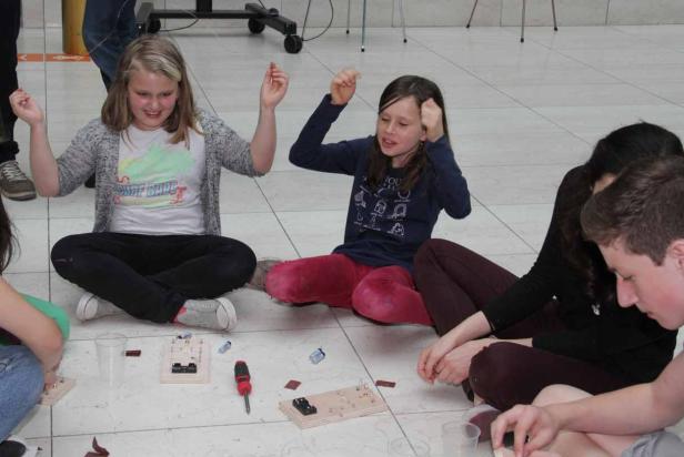 Kids bauen Rakete aus Kupferrohren