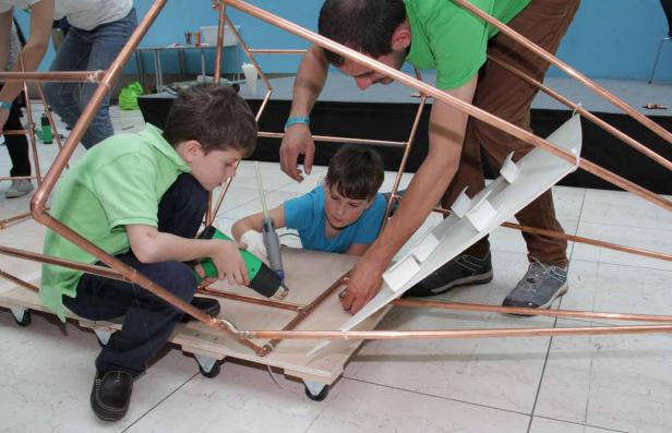 Kids bauen Rakete aus Kupferrohren