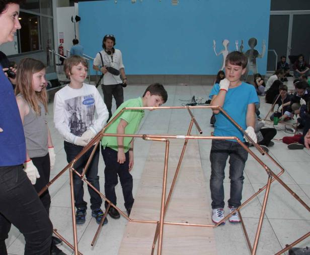 Kids bauen Rakete aus Kupferrohren