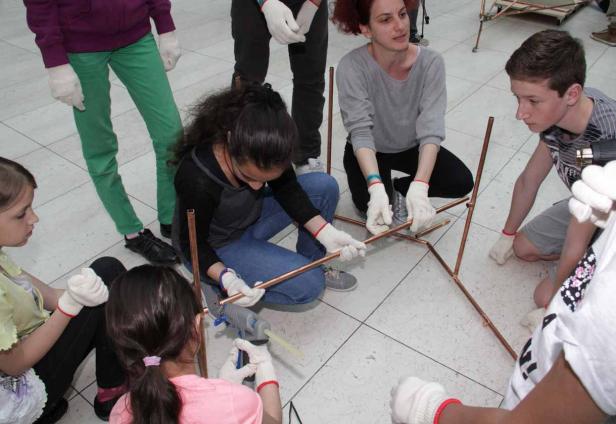 Kids bauen Rakete aus Kupferrohren