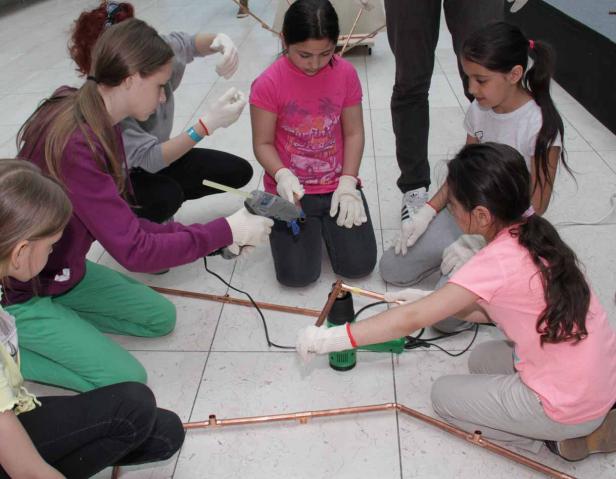 Kids bauen Rakete aus Kupferrohren