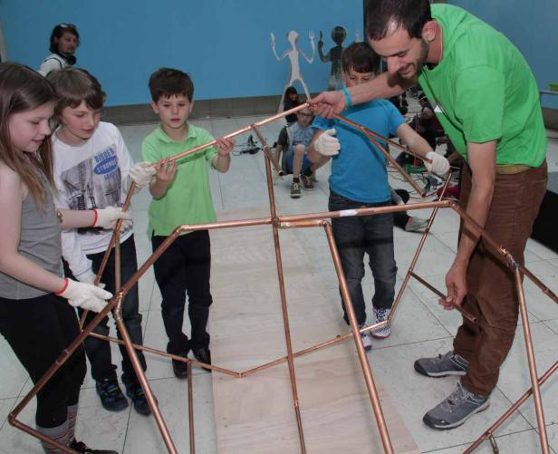 Kids bauen Rakete aus Kupferrohren