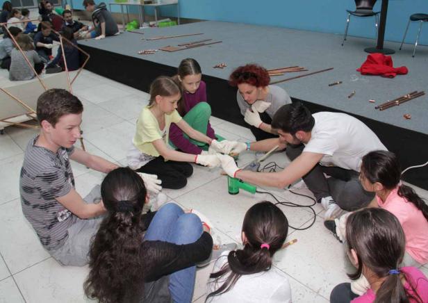 Kids bauen Rakete aus Kupferrohren