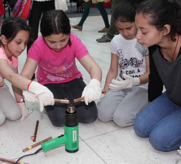 Kids bauen Rakete aus Kupferrohren