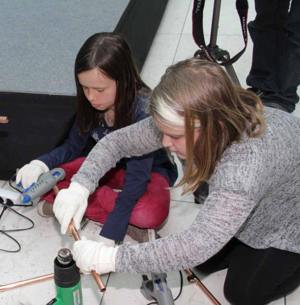 Kids bauen Rakete aus Kupferrohren