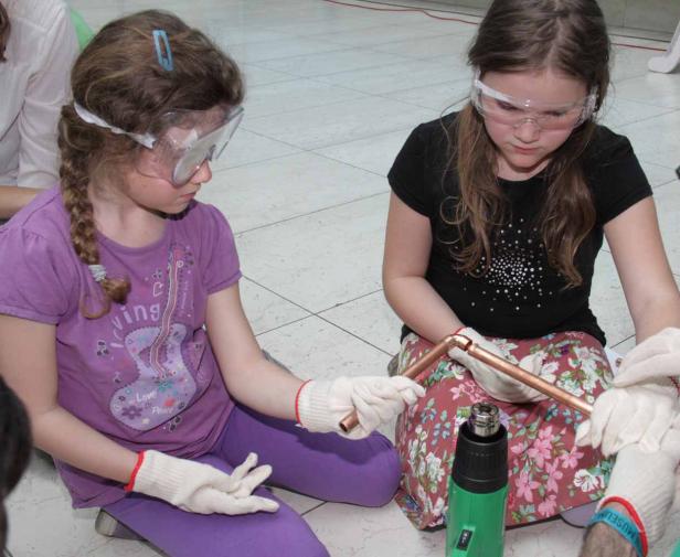 Kids bauen Rakete aus Kupferrohren
