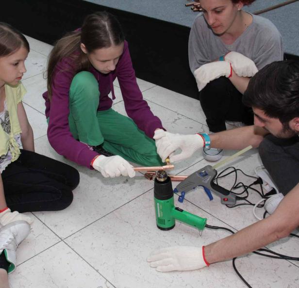 Kids bauen Rakete aus Kupferrohren