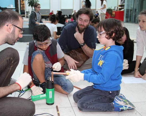 Kids bauen Rakete aus Kupferrohren