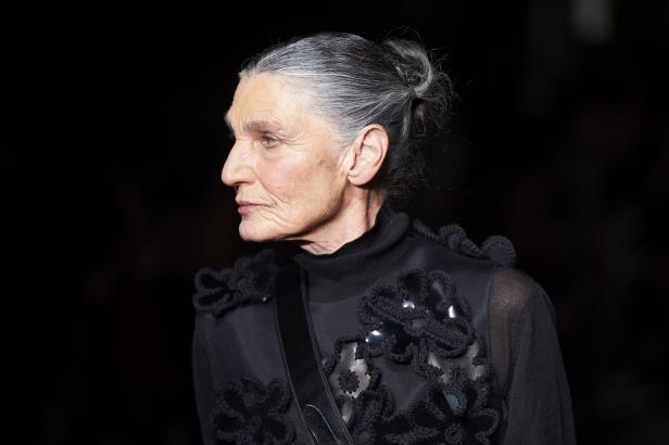 Fashion Week: 73-Jährige begeistert auf dem Runway