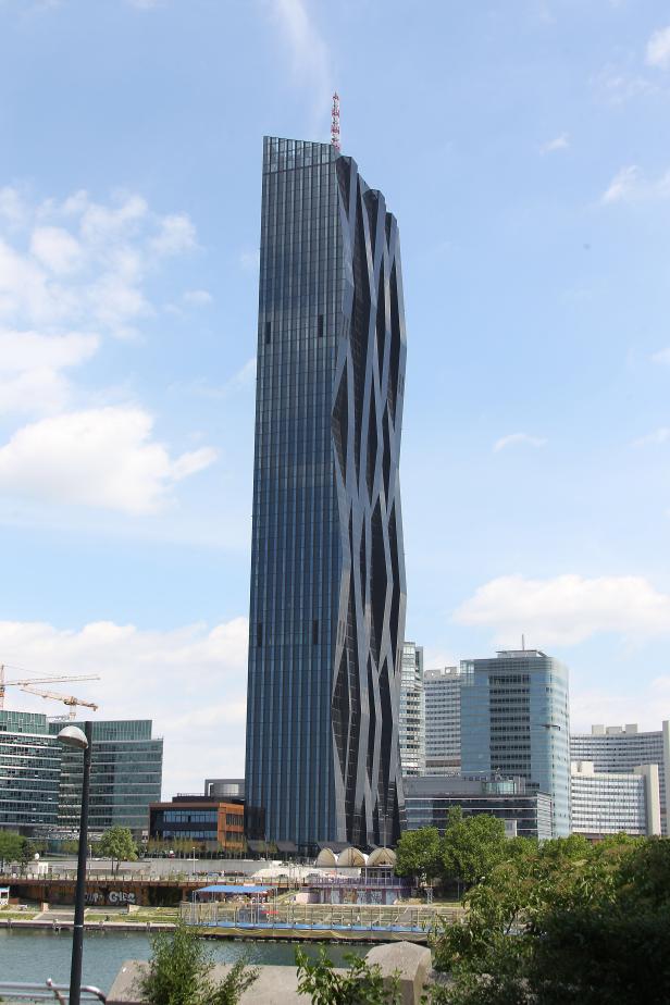 Sommerpause für Dinner mit Panoramablick auf die City