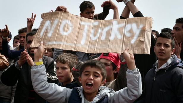 Erste Flüchtlinge zurück in die Türkei gebracht