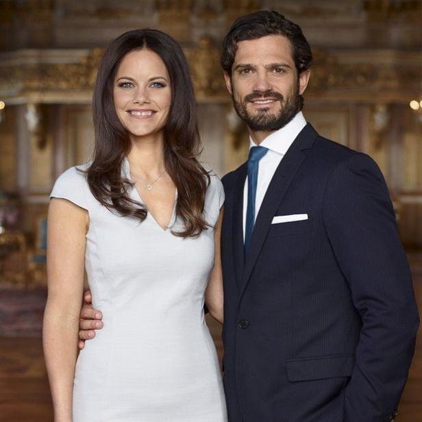 Prinz Carl Philip und Prinzessin Sofia von Schweden posieren für ein Porträt.