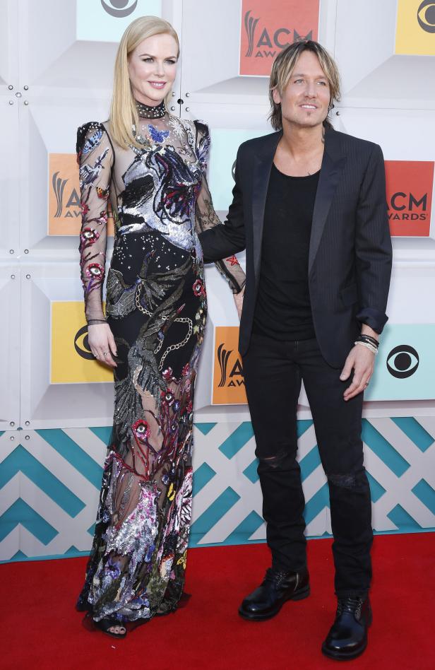 Nicole Kidman und Keith Urban posieren auf dem roten Teppich.