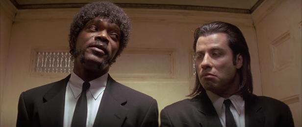 Samuel L. Jackson und John Travolta in Anzügen, eine Szene aus „Pulp Fiction“.