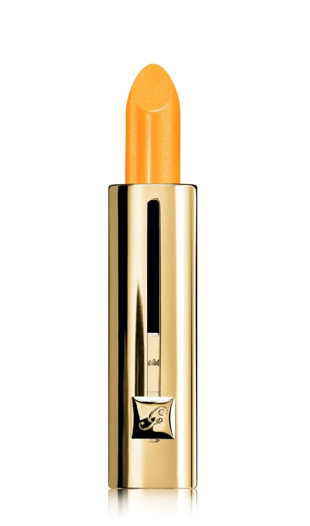 Ein orangefarbener Lippenstift in einer goldenen Hülle von Guerlain.