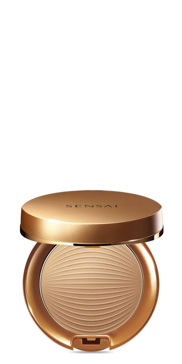 Ein offener, goldfarbener Puder von Sensai.