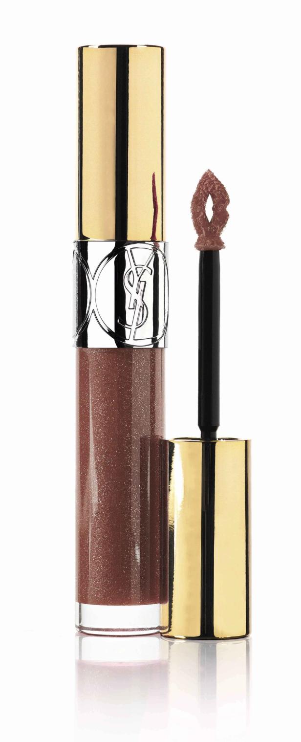 Ein glänzender, rosafarbener Lipgloss von Yves Saint Laurent mit goldenem Deckel.
