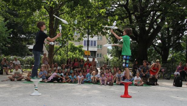 Akrobatik im Park