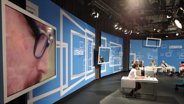Simon Froehling auf der Videowall Bachmann-Preis: Kritik für die Österreicher