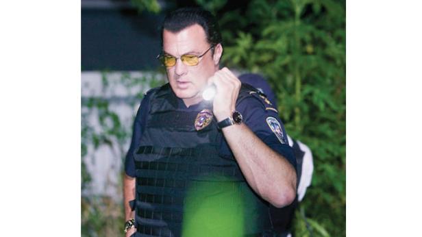 Seagal: Priester, Sheriff & Action-Star