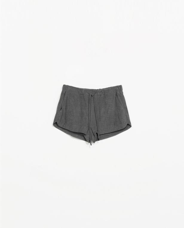 Hotpants: Unten ohne durch den Sommer