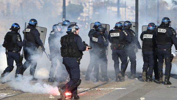 Nantes: Ausschreitungen bei Demonstration gegen Front National