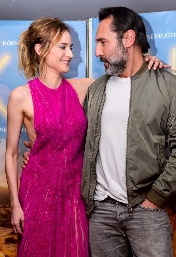 Diane Kruger und Norman Reedus posieren auf einem Foto.