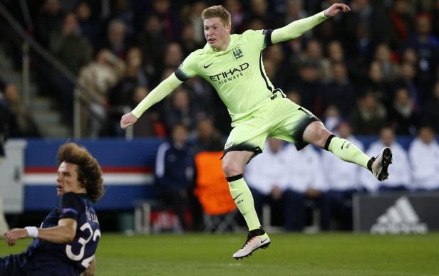 Kevin De Bruyne von Manchester City in Aktion während eines Fußballspiels.