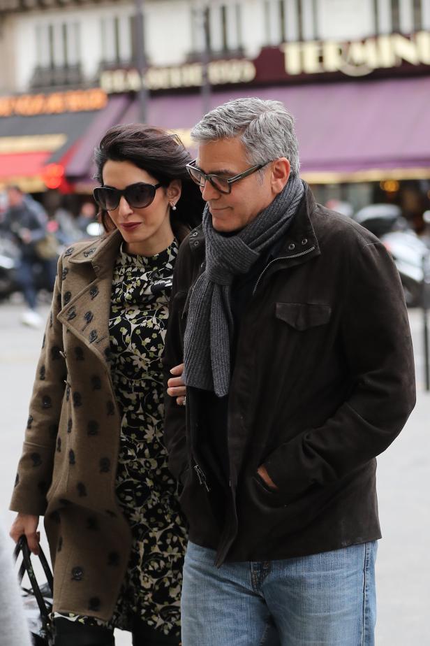 Amal Clooney: Große Babybauch-Show in Paris