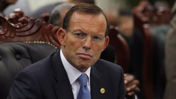 Tony Abbott, ehemaliger Premierminister von Australien, sitzt in einem Sessel.