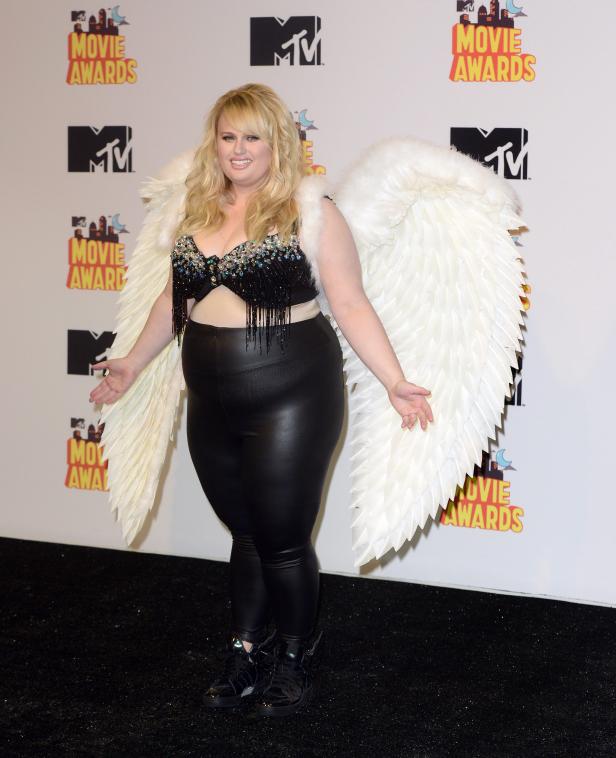 Rebel Wilson mit Engelsflügeln bei den MTV Movie Awards.