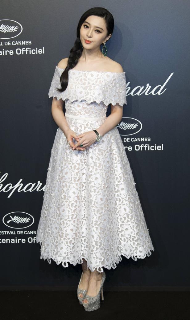 Fan Bingbing in einem weißen Kleid bei den Filmfestspielen von Cannes.