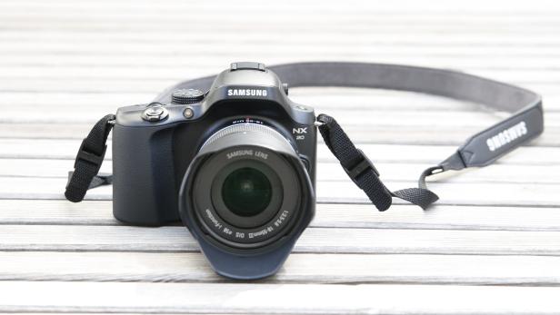 Test: Samsung-Kamera NX20 funkt Fotos per WLAN