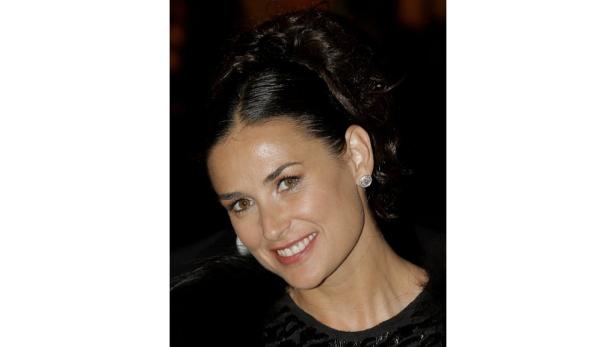 Demi Moore lächelt in die Kamera.