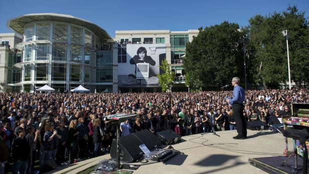 Ein Jahr Apple-CEO: Tim Cook schlägt Steve Jobs