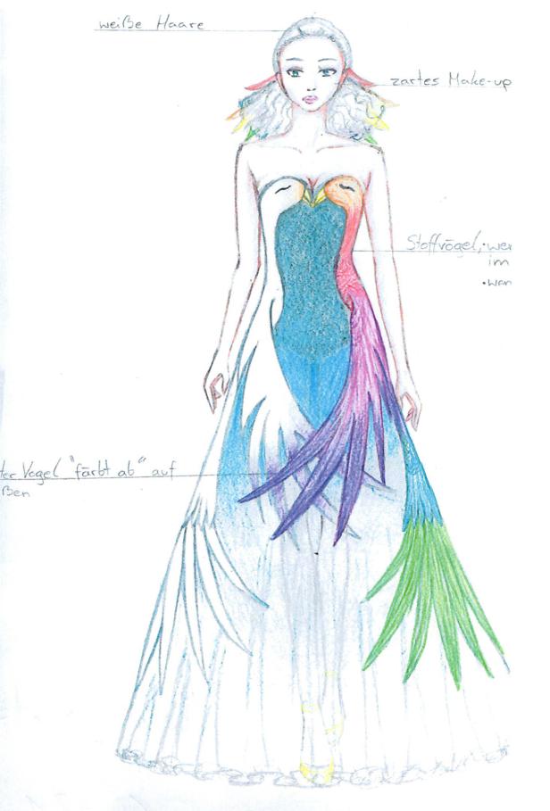 Eine Frau mit weißen Haaren trägt ein langes Kleid mit Vogelmotiven.