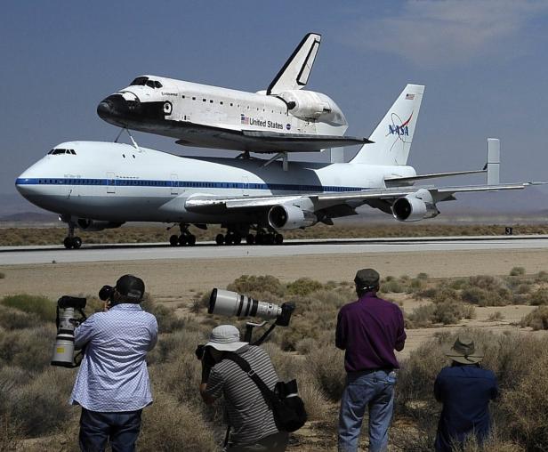 Space Shuttle Endeavour erreicht Kalifornien