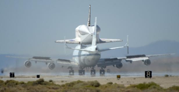 Space Shuttle Endeavour erreicht Kalifornien