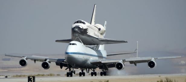 Space Shuttle Endeavour erreicht Kalifornien