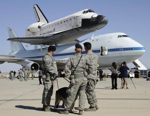 Space Shuttle Endeavour erreicht Kalifornien