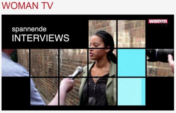 Eine Frau wird für „Woman TV“ interviewt.